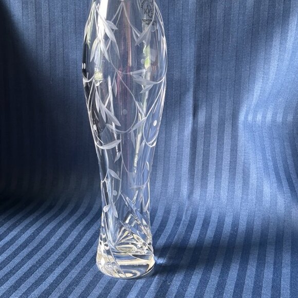 Lenox White Glass Art 9" Vase with Intricate Geometric Cuts and Sparkling Facets - Picture 4 of 11